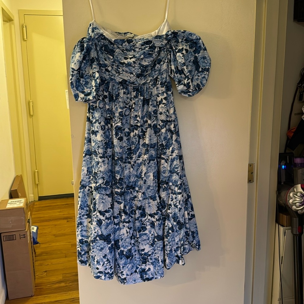 Abercrombie & Fitch off shoulder dress
